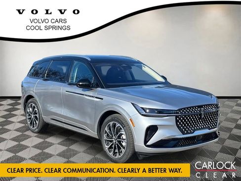 Used 2025 Lincoln Nautilus Reserve image 1