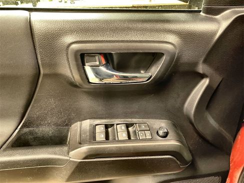 Used 2021 Toyota Tacoma TRD Sport image 7