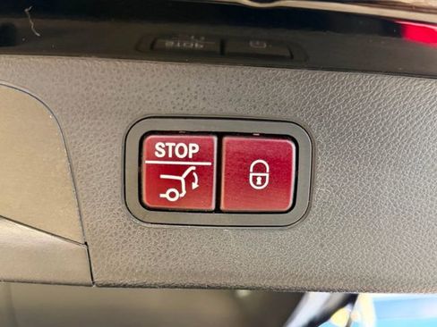 Used 2017 Mercedes-Benz GLC 300 4MATIC image 36