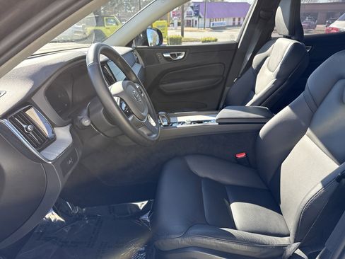 Used 2025 Volvo XC60 B5 Plus image 16