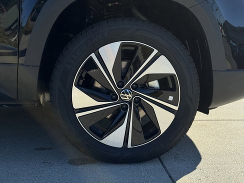 New 2025 Volkswagen Taos SE image 7