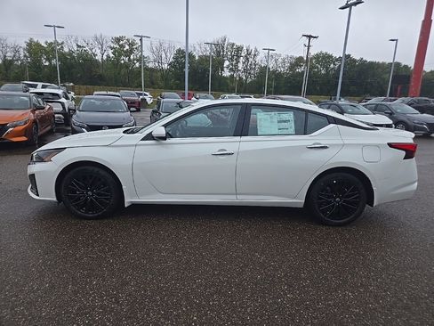 New 2025 Nissan Altima 2.5 SV image 4