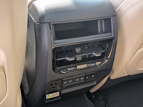 New 2026 Jeep Grand Cherokee Limited w/ Luxury Tech Group II RWD image 26