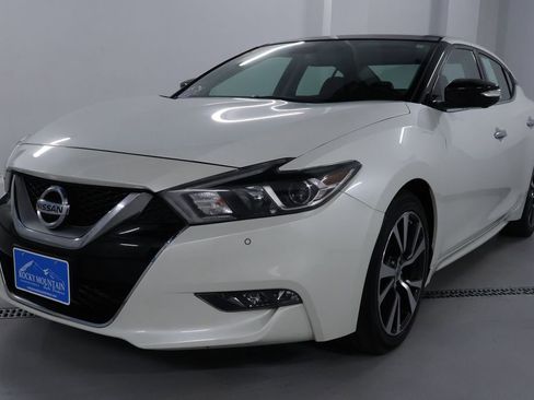 Used 2017 Nissan Maxima Platinum w/ Interior Lighting Package image 3