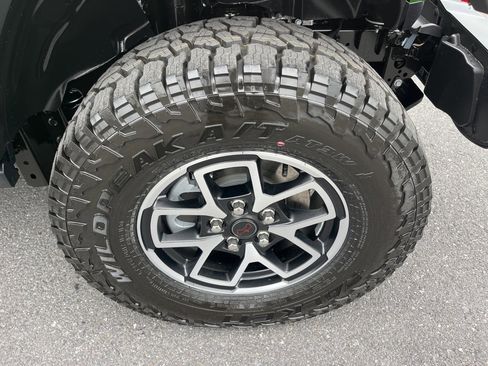 New 2025 Jeep Gladiator Rubicon w/ Convenience Group image 11