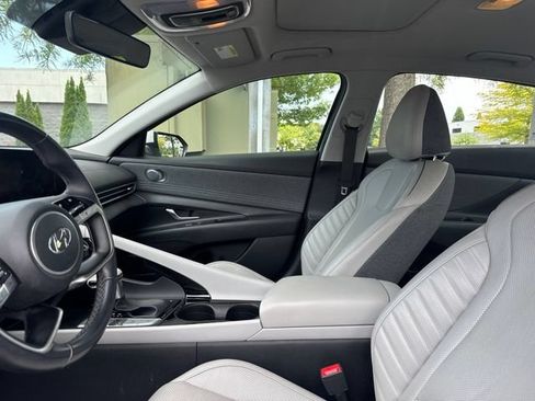 Used 2022 Hyundai Elantra Limited w/ Cargo Package FWD image 6