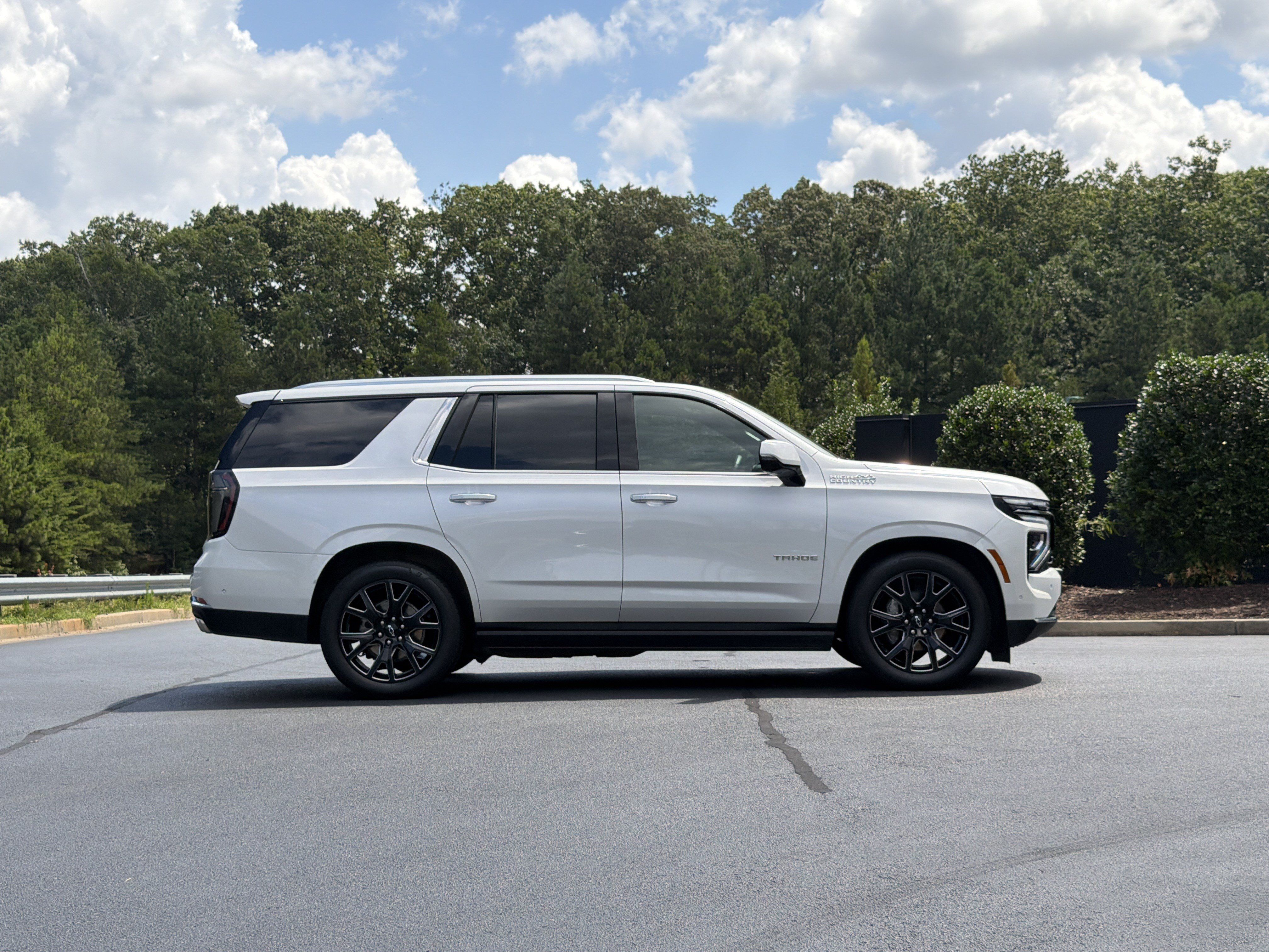 Used 2025 Chevrolet Tahoe High Country AWD/4WD image 5