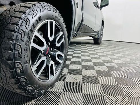 Used 2022 GMC Sierra 1500 AT4 w/ Technology Package image 5