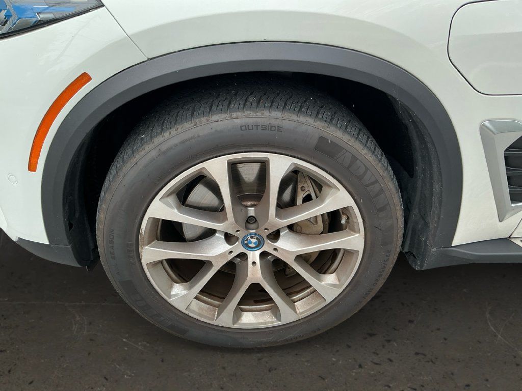 Used 2025 BMW X5 xDrive50e AWD/4WD image 10