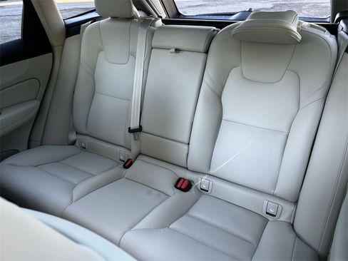 New 2025 Volvo XC60 B5 Core w/ Protection Package Premier image 23