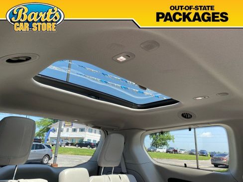 Used 2020 Chrysler Pacifica Limited w/ Advanced Safetytec Group FWD image 12