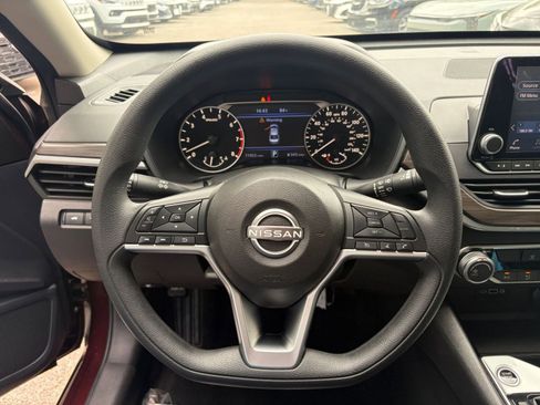 Used 2024 Nissan Altima 2.5 SV FWD image 28