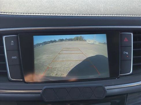 Used 2019 Buick Enclave Essence image 12