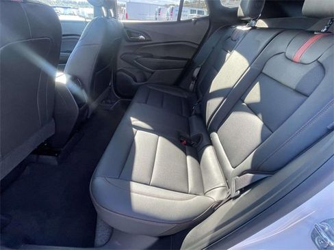 Used 2024 Chevrolet Trax RS w/ Sunroof Package image 11