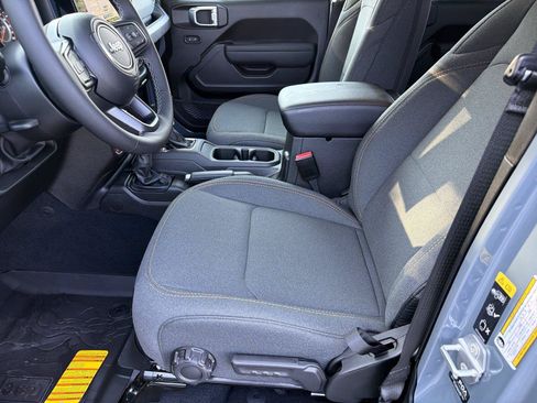New 2026 Jeep Gladiator Sport AWD/4WD image 8