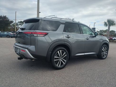 Used 2024 Nissan Pathfinder Platinum w/ Black Appearance Package image 5
