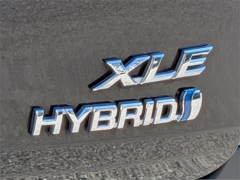 Used 2024 Toyota Sienna XLE image 13