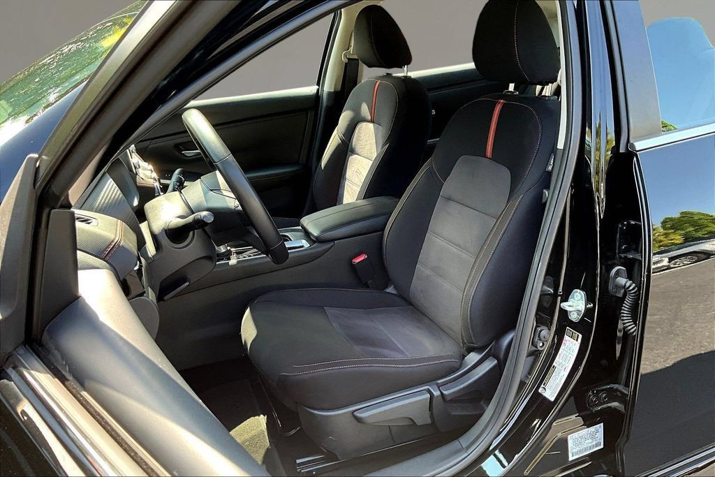 Used 2025 Nissan Sentra SR FWD image 17
