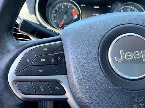 Used 2019 Jeep Cherokee Limited AWD/4WD image 23