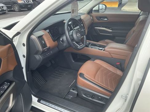 Certified 2023 Nissan Pathfinder Platinum w/ Cargo Package AWD/4WD image 10