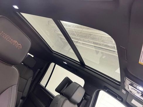 New 2026 Chevrolet Suburban High Country AWD/4WD image 26