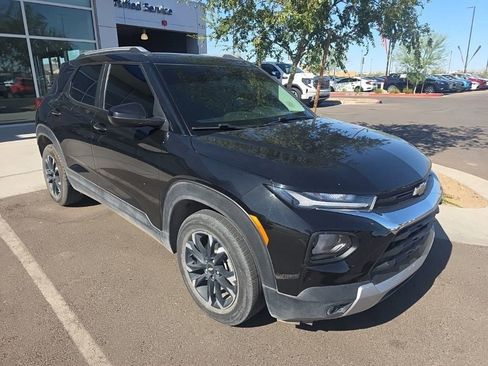Used 2022 Chevrolet TrailBlazer LT w/ Convenience Package FWD image 3