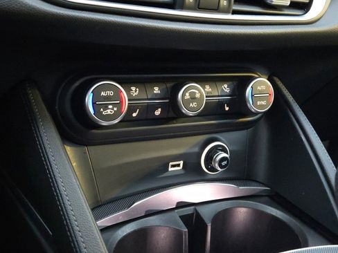 Used 2022 Alfa Romeo Stelvio Veloce image 29