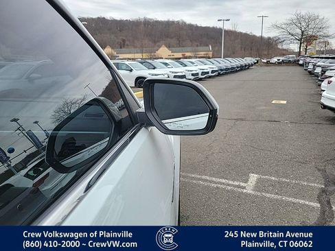 Certified 2022 Volkswagen Atlas Cross Sport SE w/ Panoramic Sunroof Package image 35