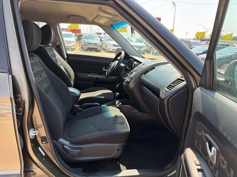Used 2013 Kia Soul + w/ Audio Pkg FWD image 19