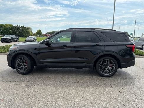 Used 2025 Ford Explorer ST w/ Sun And Sound Package AWD/4WD image 5