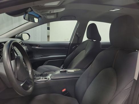Used 2018 Toyota Camry LE image 12
