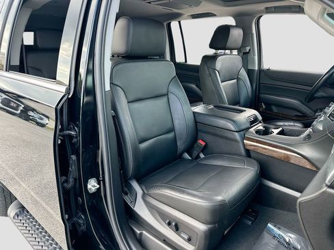 Used 2019 Chevrolet Suburban LT image 32