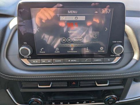 Used 2024 Nissan Rogue SV image 13