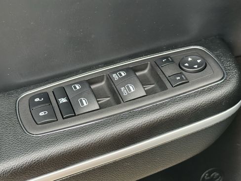 Used 2023 Chrysler 300 Touring L w/ Comfort Group image 25