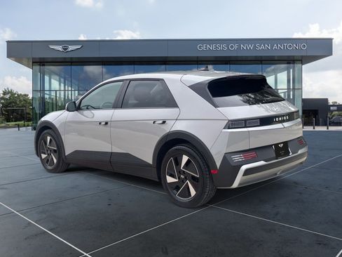 Used 2025 Hyundai Ioniq 5 SE RWD image 3