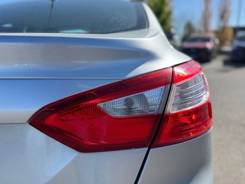 Used 2012 Ford Focus SE FWD image 32