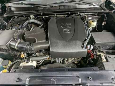 Used 2017 Toyota Tacoma SR5 w/ Tow Package RWD image 30