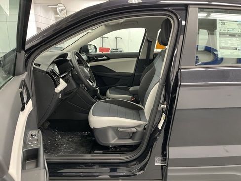 New 2026 Volkswagen Taos S image 7