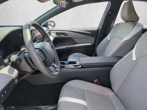 Used 2025 Toyota Camry SE FWD image 15