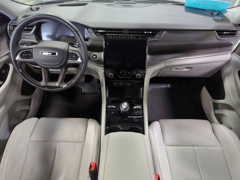 Used 2022 Jeep Grand Cherokee Overland w/ Advanced Protech Group III image 10