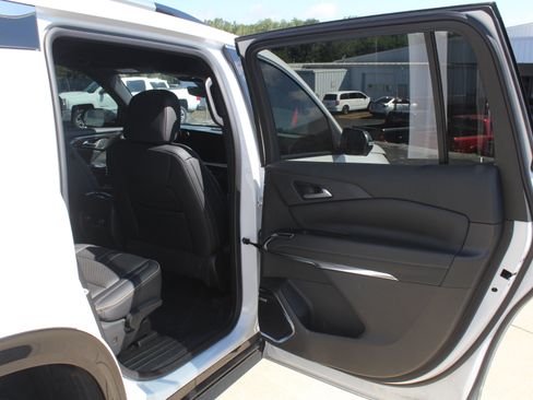 Certified 2025 Chevrolet Traverse High Country w/ LPO, Floor Liner Package AWD/4WD image 26