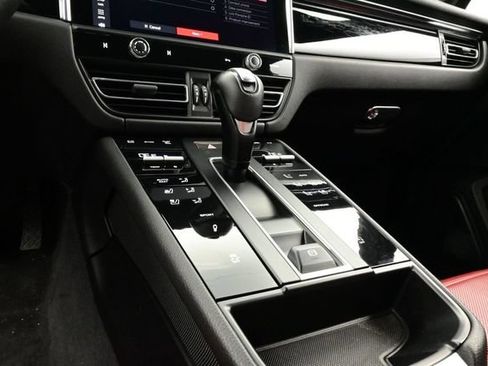 Certified 2023 Porsche Macan S AWD/4WD image 11