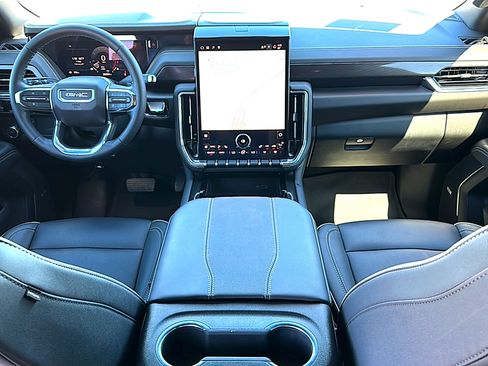 Used 2025 GMC Yukon XL Elevation image 21