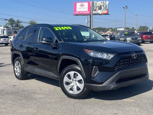Used 2021 Toyota RAV4 LE FWD image 1