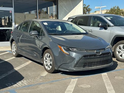 Used 2025 Toyota Corolla LE FWD image 2
