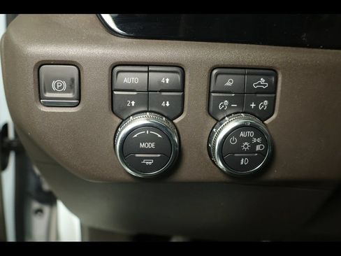 Used 2022 GMC Sierra 1500 SLT w/ SLT Convenience Package AWD/4WD image 18
