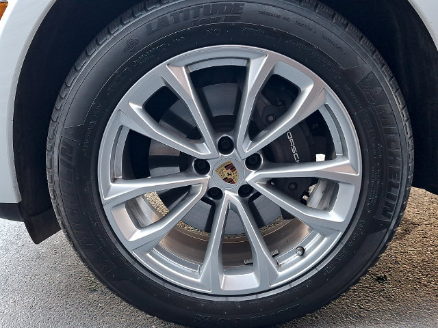 Certified 2025 Porsche Macan AWD/4WD image 15