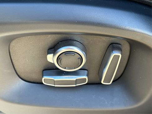 Used 2017 Land Rover Range Rover HSE image 35