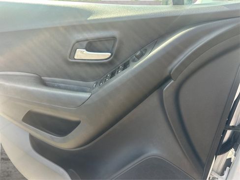 Used 2019 Chevrolet Trax LT FWD image 28