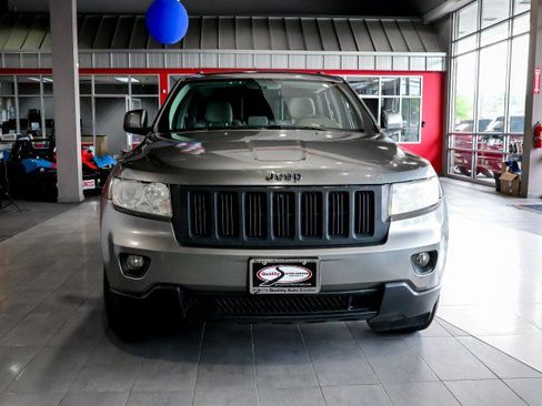 Used 2012 Jeep Grand Cherokee Laredo w/ Laredo E Group AWD/4WD image 2
